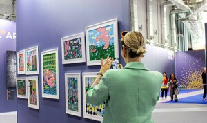 Выставка "Без границ. Художники Донбасса" открылась на Всемирном фестивале молодежи