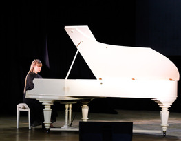 Более 170 пианистов участвуют в фестивале фортепианной музыки имени Зилоти в ЛГАКИ