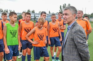 Депутат Госдумы Ревенко пожелал юным футболистам из ЛНР получить в будущем "золотые мячи"