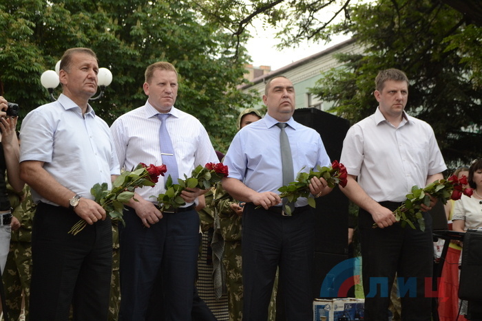  Панихида и возложение цветов в память о погибших в результате авиаудара по ОГА 2 июня 2014 года
