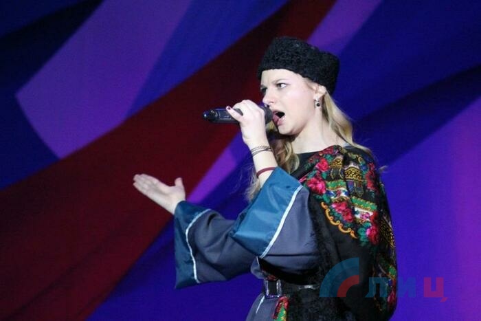 Гала-концерт конкурса театрализованной песни "Отчизны верные сыны" в ЛНУ, Луганск, 22 февраля 2017 года