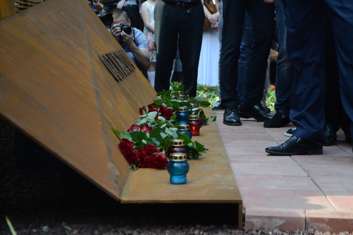  Панихида и возложение цветов в память о погибших в результате авиаудара по ОГА 2 июня 2014 годаDSC_2061.JPG