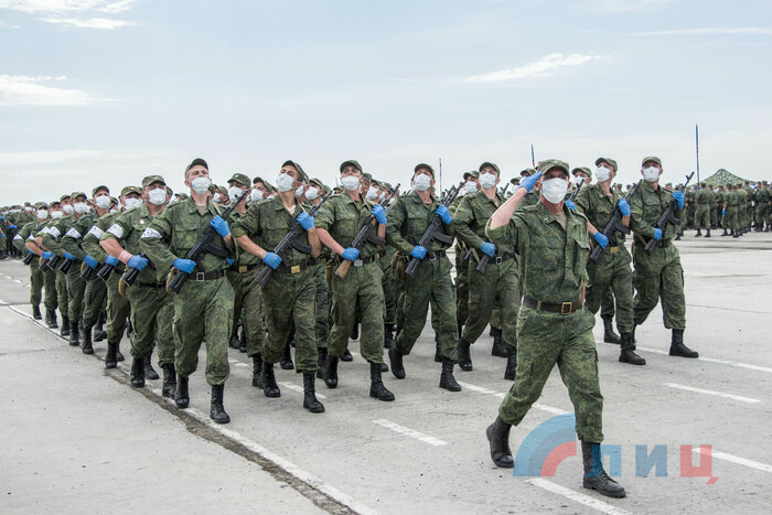Репетиция пешей колонны Парада Победы, Луганск, 12 июня 2020 года