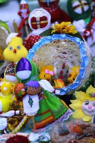 "Артландия" открыла в Луганске выставку пасхальных сувениров, Луганск, 8 апреля 2017 года