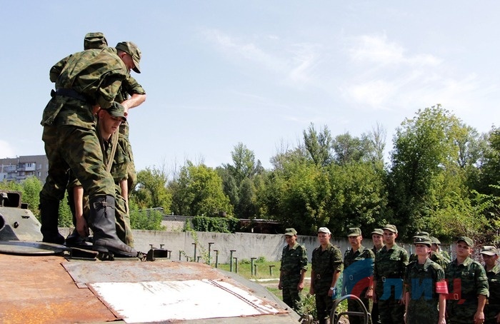 Подготовка пополнения в учебном центре Народной милиции ЛНР, Луганск, 23 августа 2016 года
