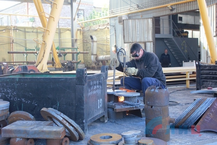 Проверка соблюдения техники безопасности на заводе "Маршал", Луганск, 11 октября 2016 года