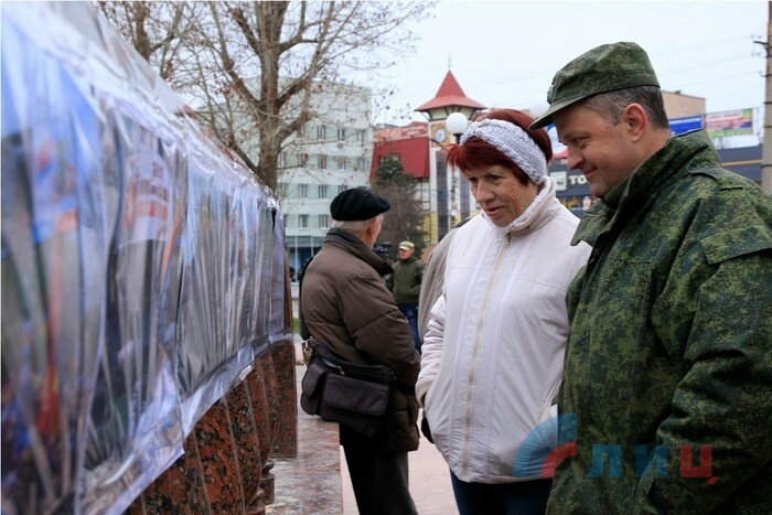 Акция "Молодой гвардии" в честь третьей годовщины взятия здания СБУ, Луганск, 6 апреля 2017 года