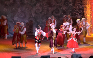 Московский театр танца "Гжель" представил в луганской филармонии сказку "Снежная королева"