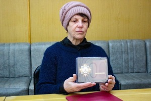Пасечник посмертно наградил замученного в плену защитника Донбасса