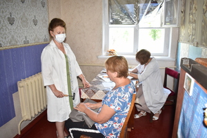 Выездная бригада ЛГМУ в рамках акции "День здоровья" обследовала 172 жителя Криворожья