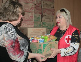 Общество Красного Креста ЛНР передало продукты 100 жителям прифронтового Первомайска