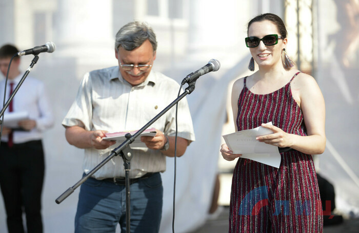 Выставка работ и церемония награждения победителей конкурса патриотической песни и конкурса-пленэра "Место силы", Луганск, 26 июня 2021 года