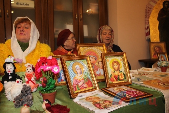 Выставка "Покровские перезвоны" в храме в честь иконы Божией Матери "Умиление", Луганск, 14 октября 2016 года