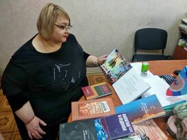 Писатели из Иркутска и Луганска передали книги центру соцреабилитации несовершеннолетних