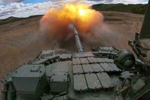 Россия для обеспечения СВО увеличила производство танков, техники и средств поражения – Мишустин