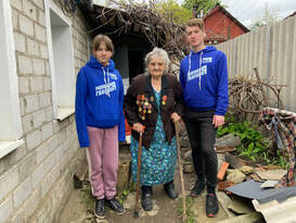 Активисты проекта "Старшее поколение" провели уборку в домах ветеранов