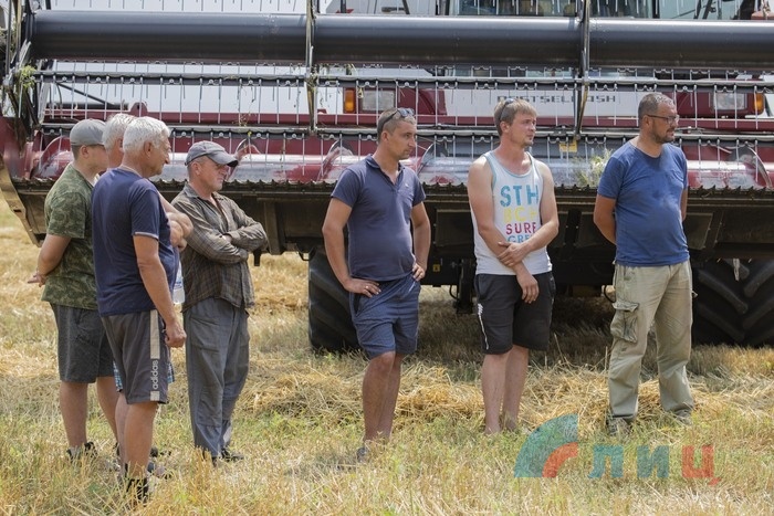 Встреча депутатов ЛНР с аграриями Республики по вопросу оформления СНИЛС, Лутугинский район, 21 июля 2021 года