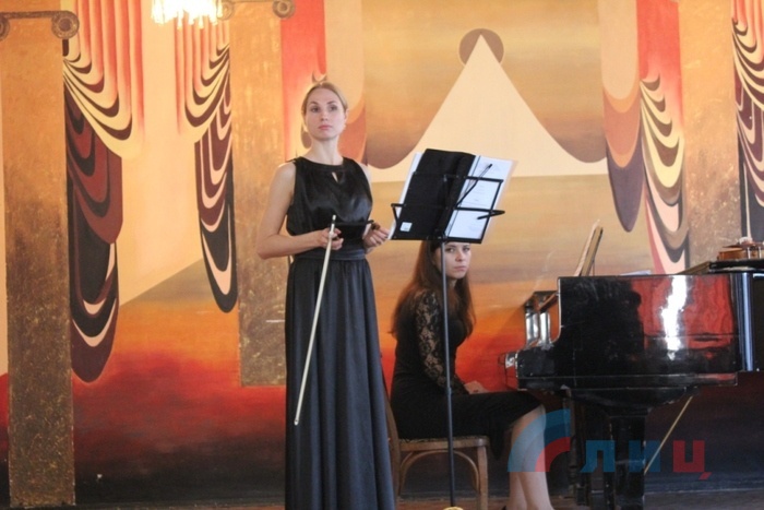 Концерт на старинных скрипках в Центре духовной культуры "София", Луганск, 11 ноября 2016 года