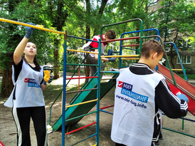 Активисты ОД "Мир Луганщине" благоустроили детскую площадку в Луганске