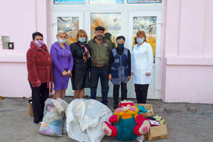 Депутаты передали одежду, обувь и игрушки нуждающимся семьям из Родаково