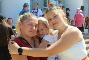 Группа из 100 детей из Алчевска отправилась на отдых в Вологодскую область