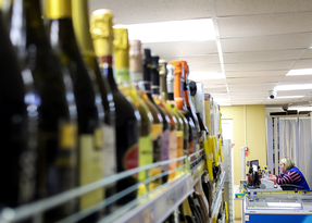 Продажа алкоголя на майские праздники не будет ограничена в ЛНР