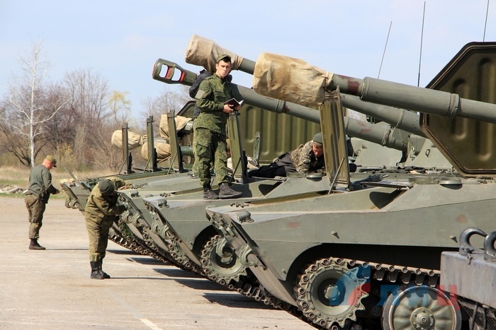 Подготовка военной техники к Параду Победы 9 мая, Луганск, 14 апреля 2017 года