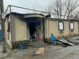 Пожар уничтожил имущество и повредил здание продуктового магазина в Георгиевке – МЧС