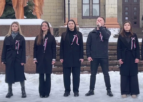 Вокалисты академии имени Матусовского исполнили гимн России в стиле рок
