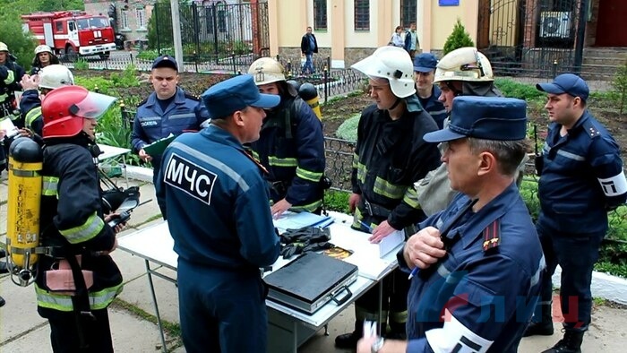 Тактические учения МЧС ЛНР в республиканском диспансере,  Луганск, 16 мая 2015
