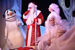 Луганский театр кукол представил премьеру интерактивного представления "Чудо новогоднее"