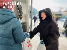 Представители ОНФ доставили 300 наборов с гумпомощью жителям Боровского