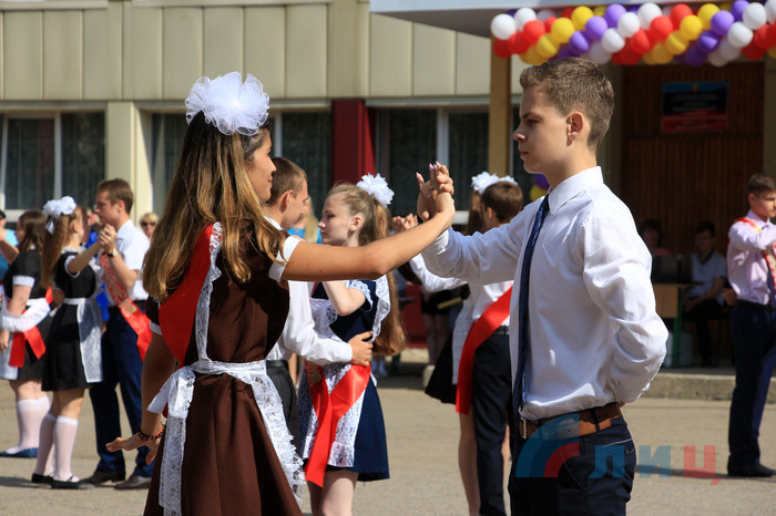 Праздник Последнего звонка в школе №48, Луганск, 25 мая 2018 года