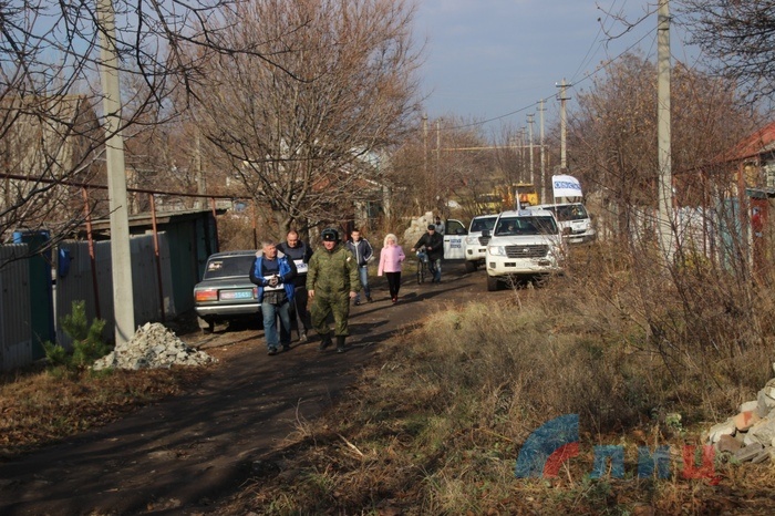 Последствия обстрелов со стороны ВСУ жилмассива Краснополье, Брянка, 12 ноября 2016 года