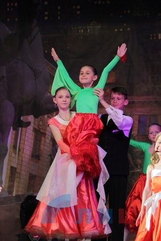 Церемония награждения призеров конкурса "Луганщина – мой край родной", Луганск, 16 апреля 2015 года.
