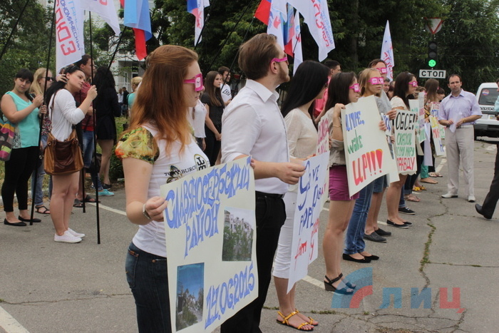 Молодежь Луганска призвала миссию ОБСЕ "снять розовые очки", Луганск, 20 июня 2015 года