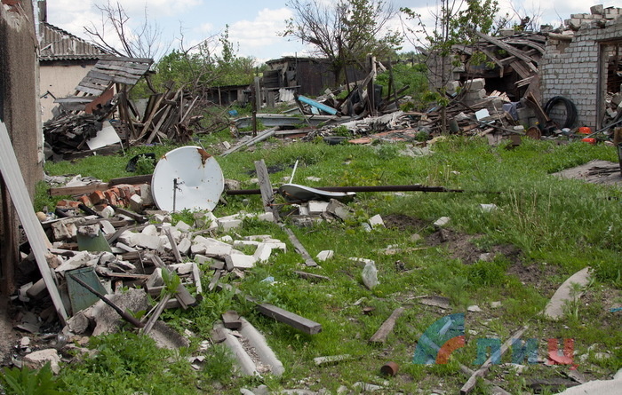 Разрушенный поселок. Сокольники ЛНР. Лавина камней разрушила поселение. Украина что осталось поселение.