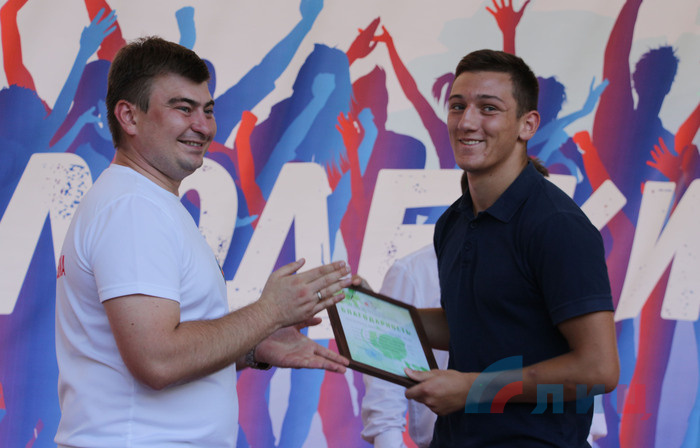 Празднование Дня молодежи в сквере имени Героев "Молодой гвардии", Луганск, 27 июня 2018 года