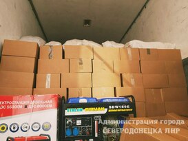 Общественники из РФ передали жителям Северодонецка 700 продуктовых наборов и хлеб