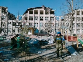 Здания трех учебных заведений разрушены в Кременной обстрелом ВСУ - СЦКК