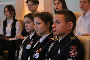 Учащиеся из Луганска и Хабаровска в ходе телемоста рассказали друг другу о земляках-героях