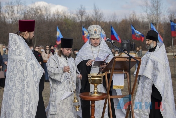 Церемония перезахоронения останков 50 жертв ВСУ в районе поселка Видное, Луганск, 29 октября 2021 года