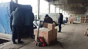 Карякин передал от общественников Краснодара тонну гумпомощи в монастырь в селе Хорошее