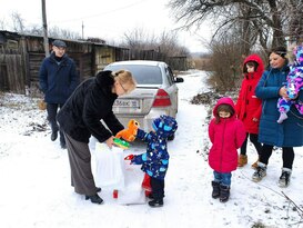 Четыре многодетные семьи из Кировска получили гумпомощь по проекту "Вместе Zа семью"
