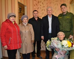 Президент России поздравил с 90-летием жительницу Суходольска