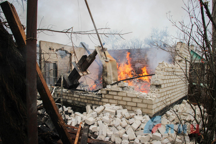 Последствия обстрела поселка Зеленая Роща, Луганск, 6 декабря 2017 года