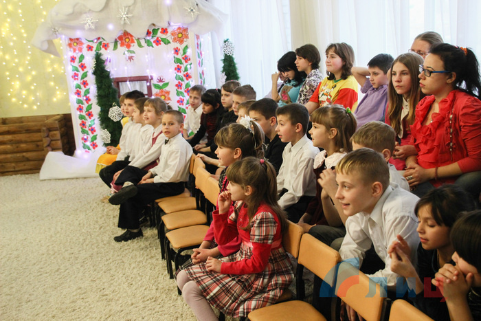 Новогодний утренник в Луганском детдоме №1, Луганск, 27 декабря 2015 года