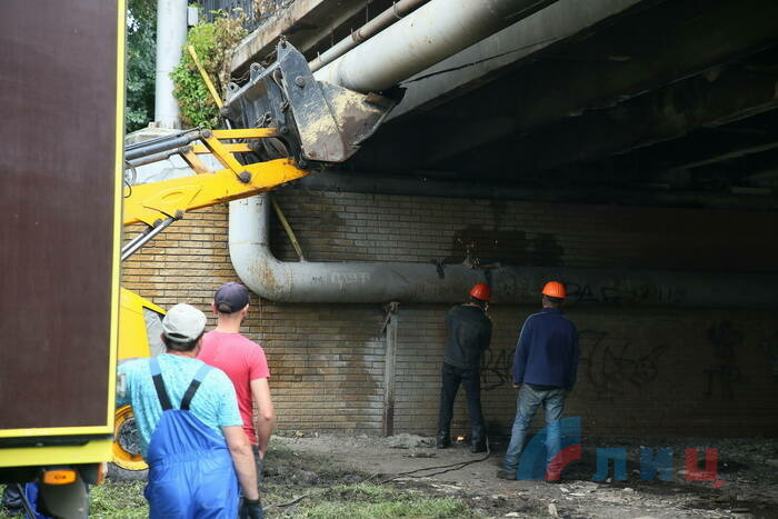 Ликвидация последствий взрыва газопровода в районе парка имени 1 Мая, Луганск, 18 июня 2021 года