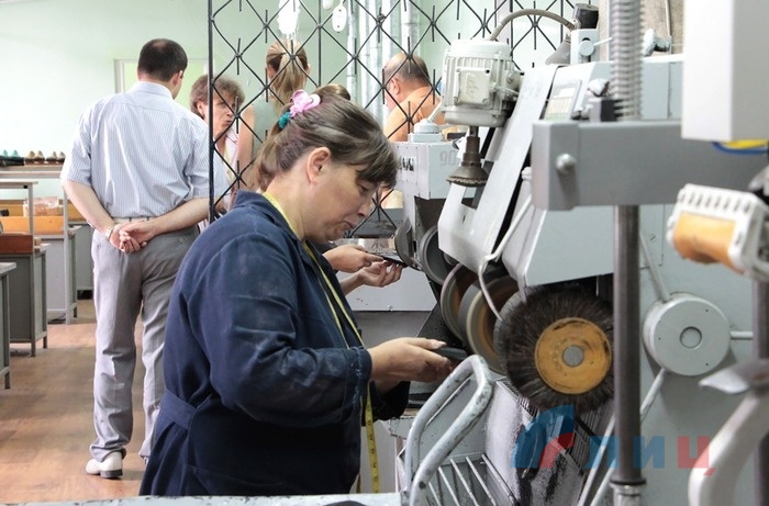 Рабочая поездка депутатов Народного Совета ЛНР на Луганский протезно-ортопедический завод, Луганск, 17 августа 2016 года