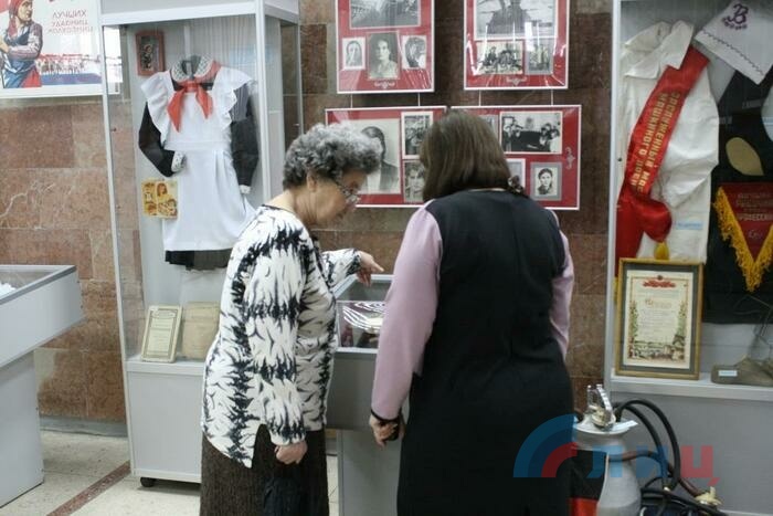 Выставка "О женщине, которую мы любим" в Луганском краеведческом музее, Луганск, 4 марта 2016 года